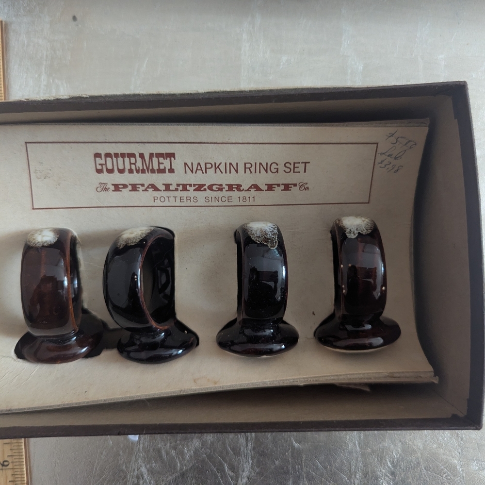 Pfaltzgraff Dark Brown Napkin Ring Set